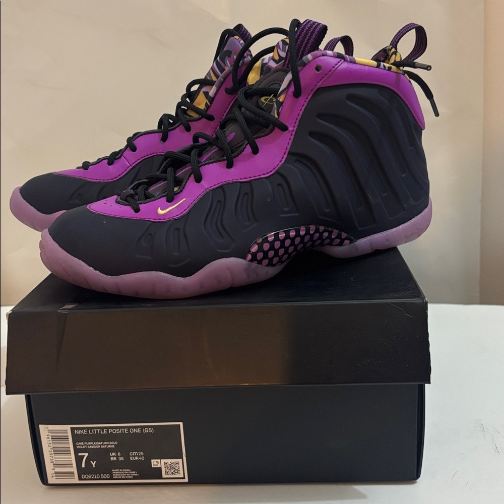 Purple and Black Nike Little POSITE ONE (GS). Size 7 youth . Fits a woman 8-1/2. - Picture 2 of 8